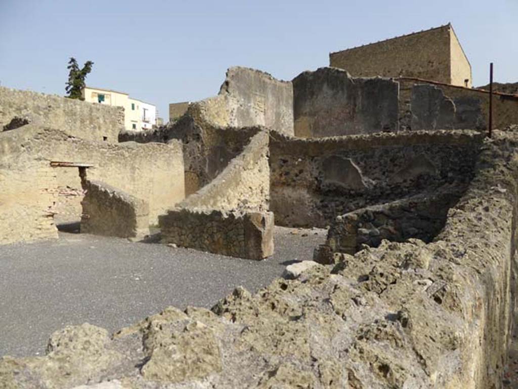 III.19/18/1 Herculaneum, October 2014. North side of room 32,with doorway to room 34, on left, room 35 and 36, taken from over wall in Cardo IV. Rooms reached from the west side of room 32, north of the peristyle, can be found in III.1 and III.2
Photo courtesy of Michael Binns.